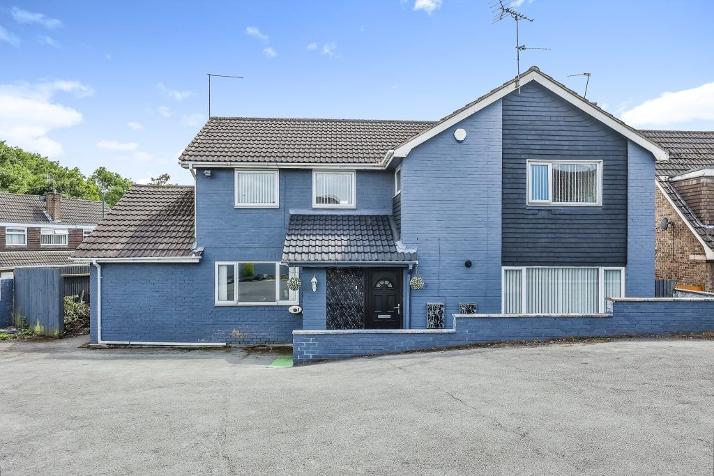 7 bed detached house for sale in Anders Drive, Nottingham NG6, £525,000