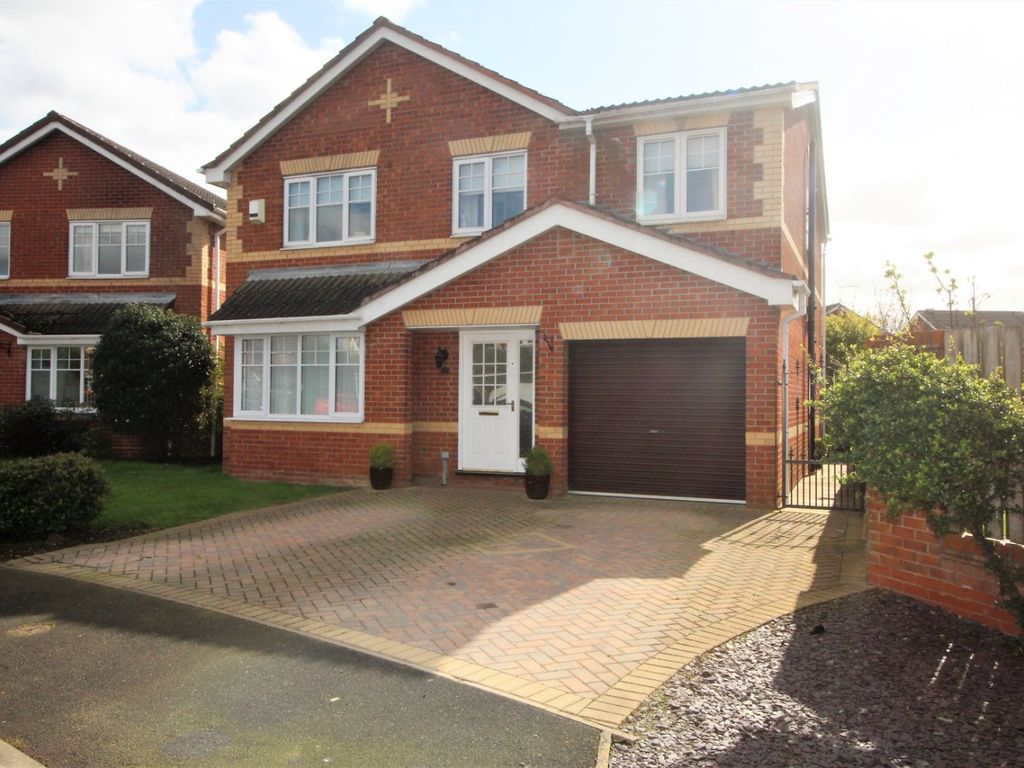 4 bed detached house for sale in Windsor Court, Dunsville, Doncaster