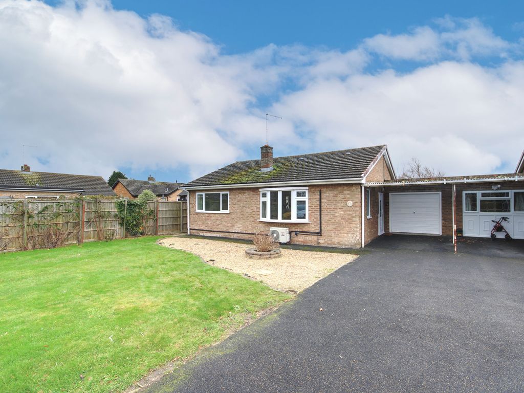 2 bed detached bungalow to rent in Road, Somersham, Huntingdon