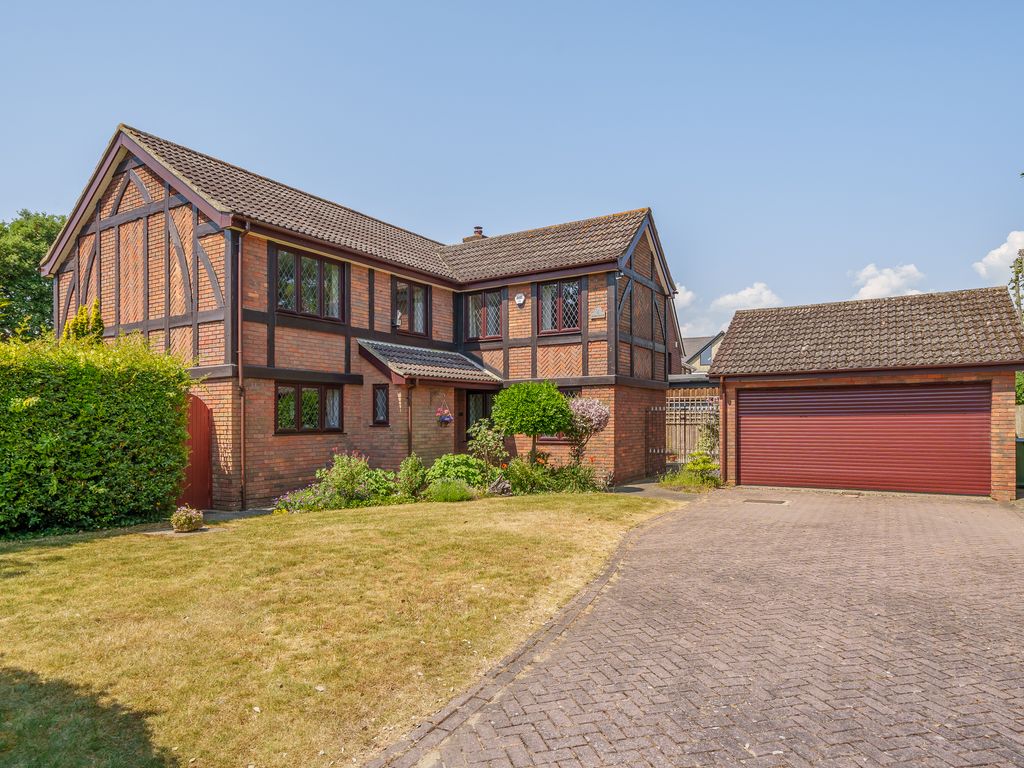 5 bed detached house for sale in Hazel Grove, Locks Heath, Southampton