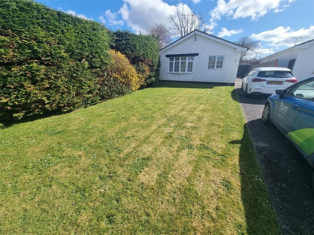 3 bed bungalow for sale in lords meadow view, pembroke, pembrokeshire sa71