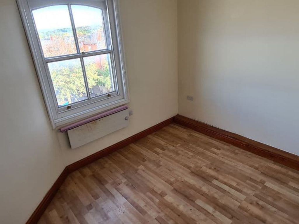 2 bed flat to rent in Dewsbury Road, Beeston, Leeds LS11, £800 pcm Zoopla