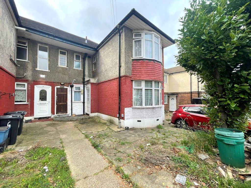 2 bed property for sale in Abbey Road, Ilford IG2, £300,000 Zoopla