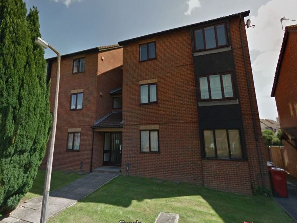 1 bed flat to rent in Bruce Close, Cippenham, Slough SL1, £1,000 pcm