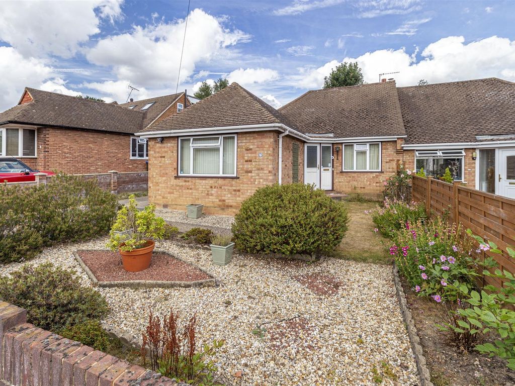 3 bed semidetached bungalow for sale in Katherine Close, Addlestone KT15 Zoopla