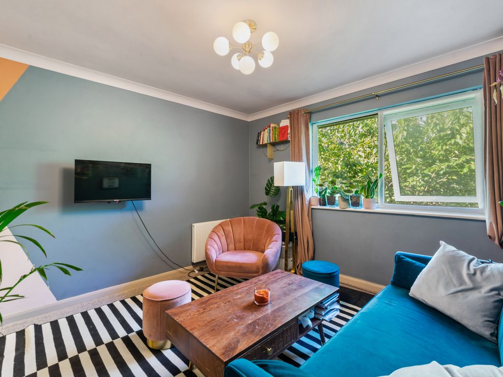 1 bed flat for sale in Morden Road, Mitcham CR4, £240,000 Zoopla