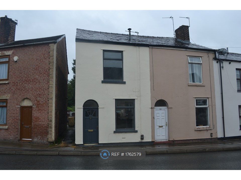 2 bed terraced house to rent in Church Street, Westhoughton, Bolton BL5