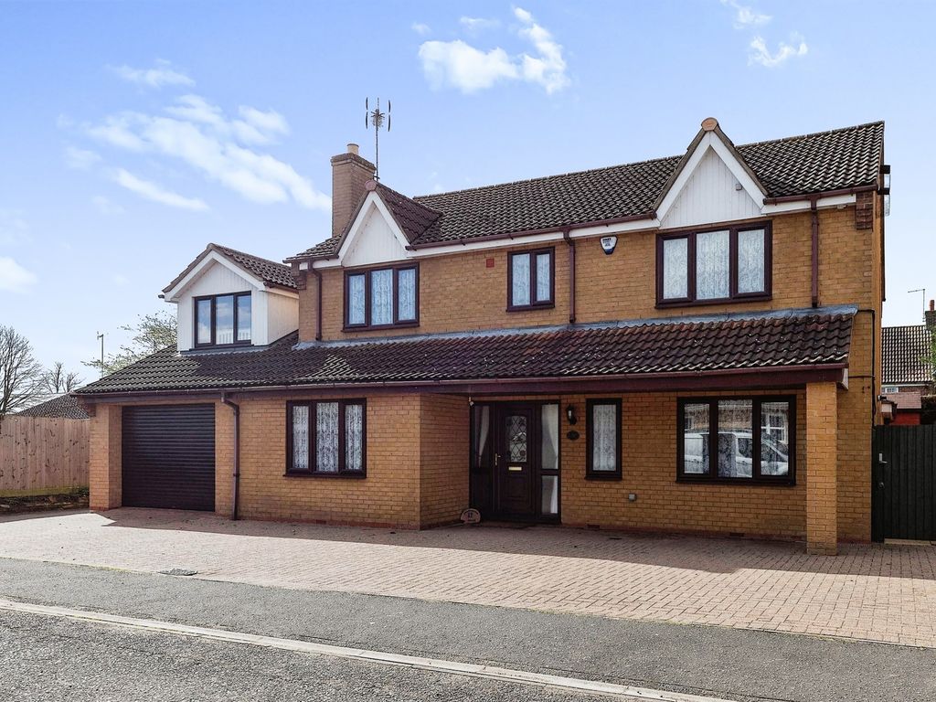 4 bed detached house for sale in Willowbrook Drive, Whittlesey