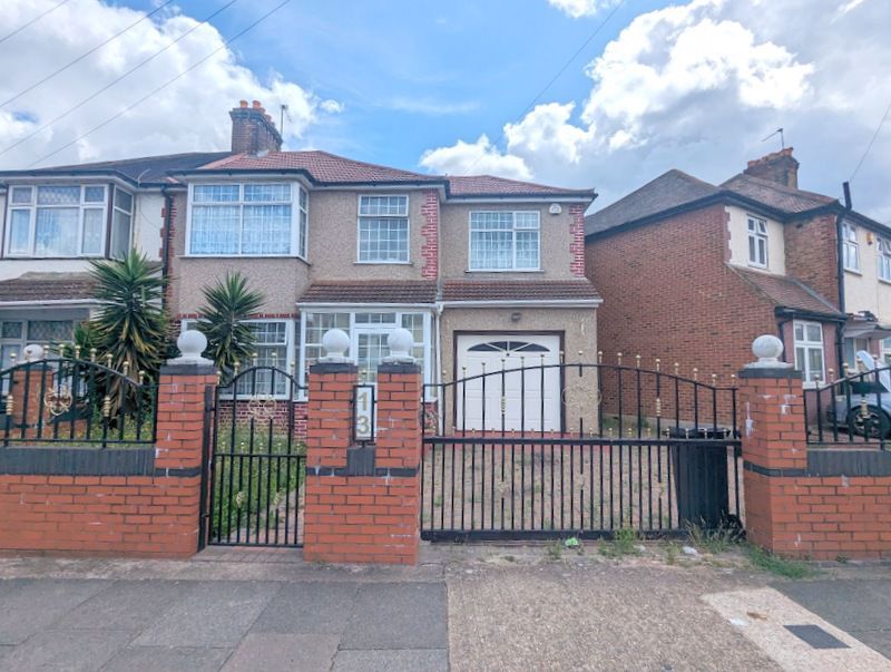 4 bed semidetached house to rent in Cranbrook Road, Hounslow TW4, £
