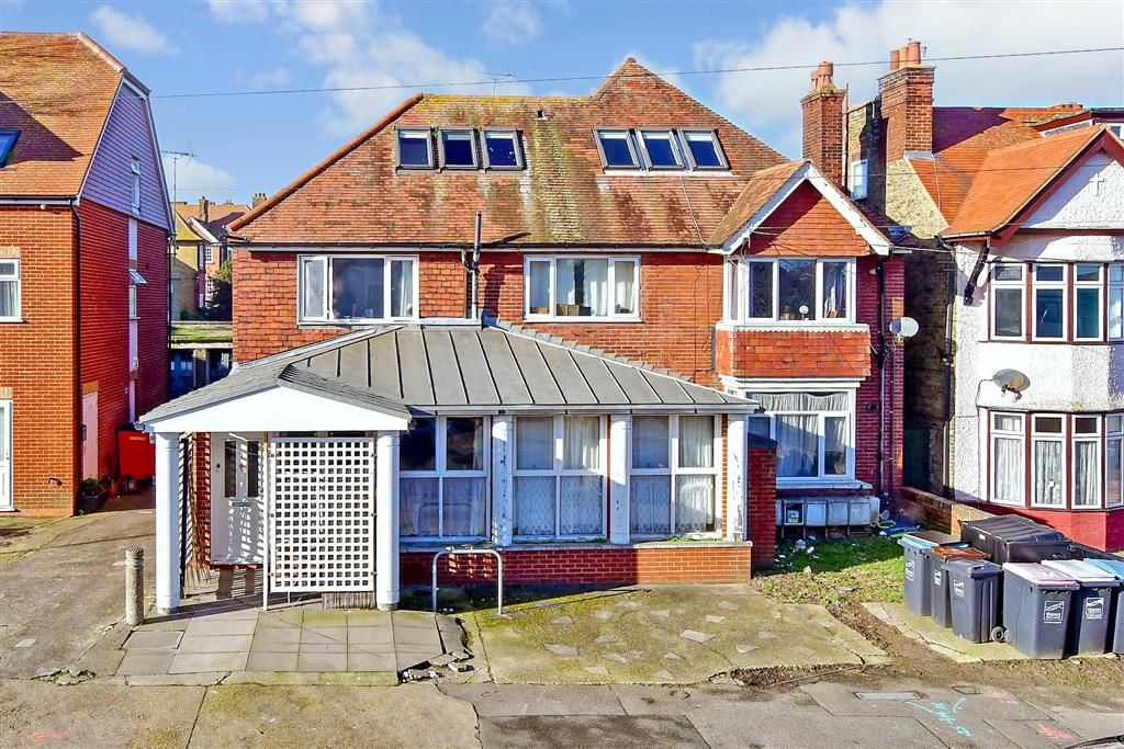 2 bed flat for sale in Cornwall Gardens, Cliftonville, Margate, Kent