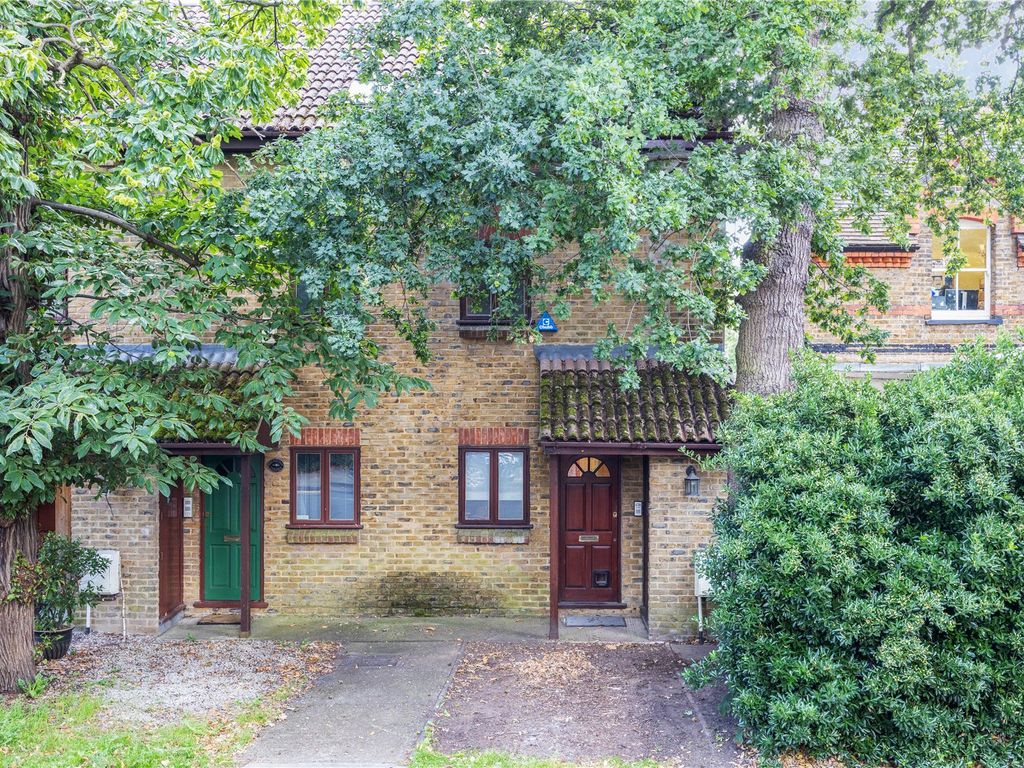 3 bed end terrace house for sale in Augustus Road, Southfields, London