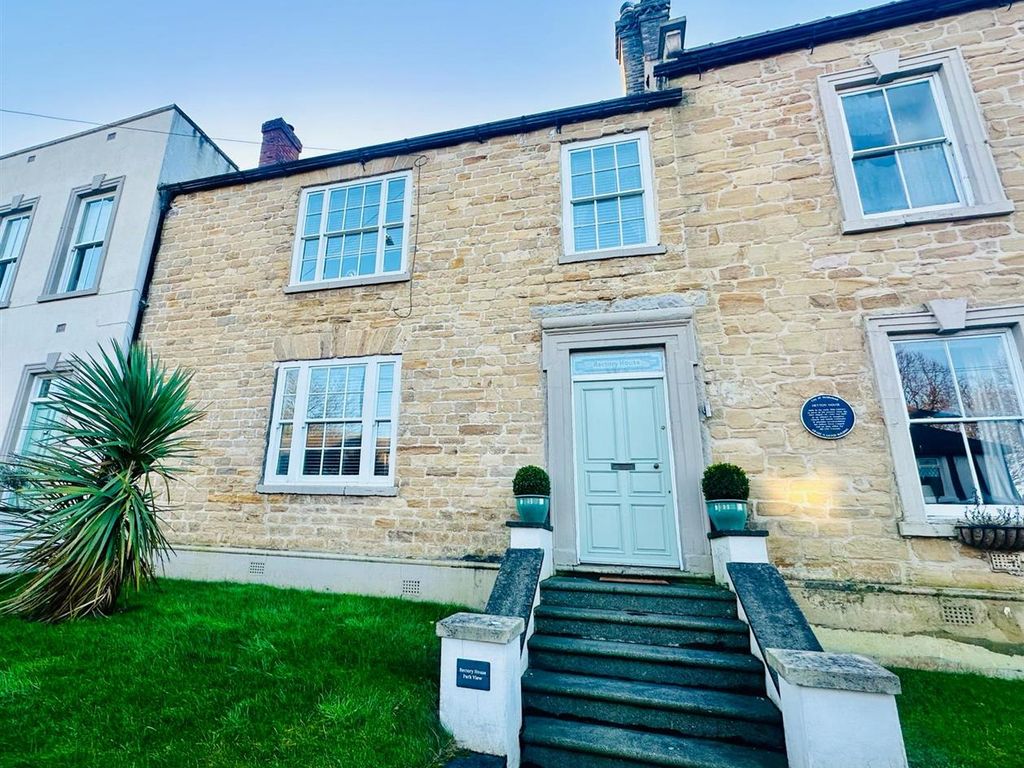 4 bed property for sale in Park View, HettonLeHole, Houghton Le