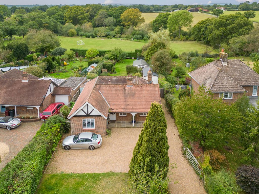 3 bed bungalow for sale in Guildford Road, Loxwood, West Sussex RH14, £