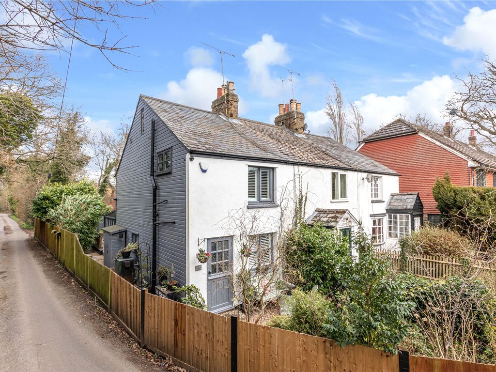 2 bed end terrace house for sale in Three Gates Road, Fawkham