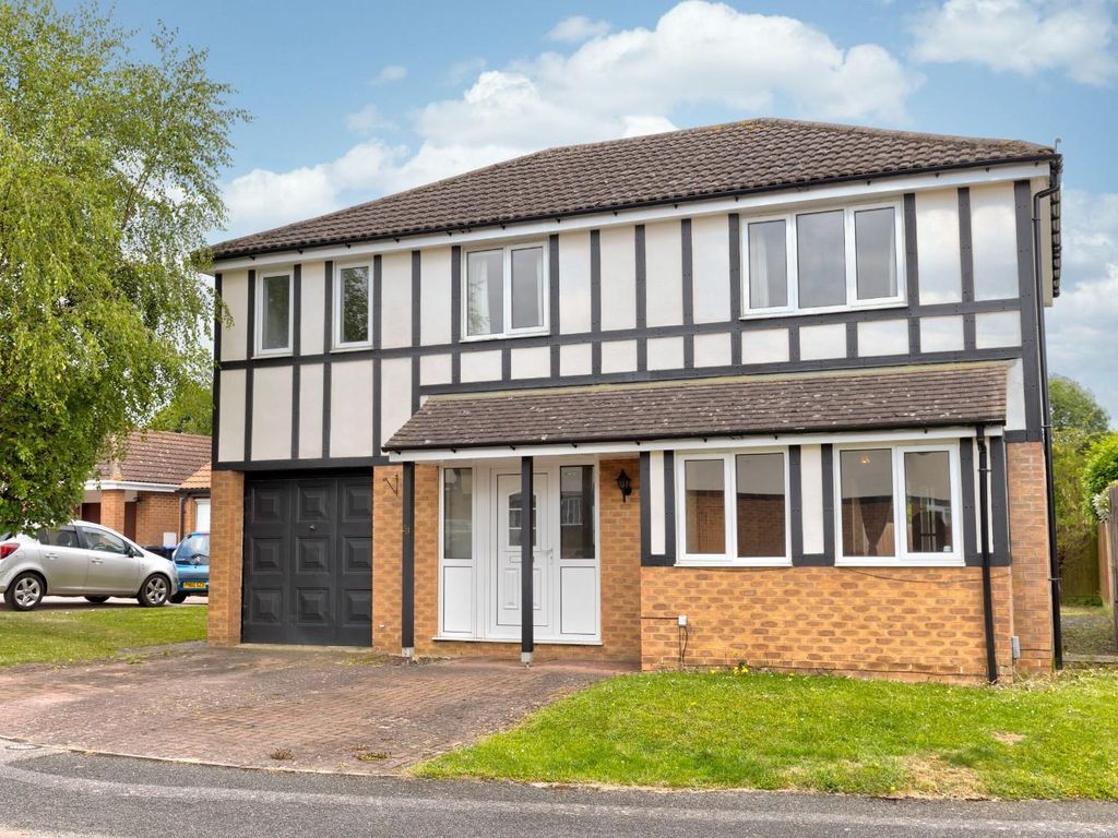 4 bed detached house for sale in Kimble Close, Northampton NN4, £