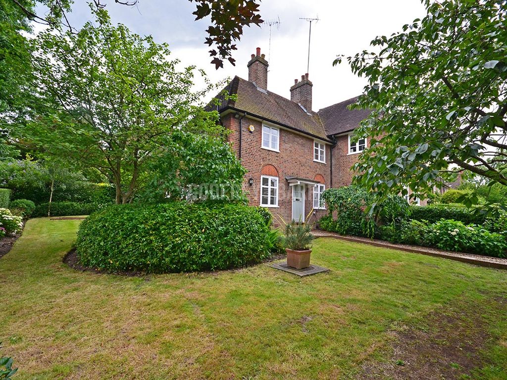 Addison Way, London NW11