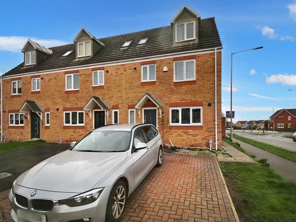 4 bed town house for sale in Holmes Wood Close, Wigan WN3, £240,000