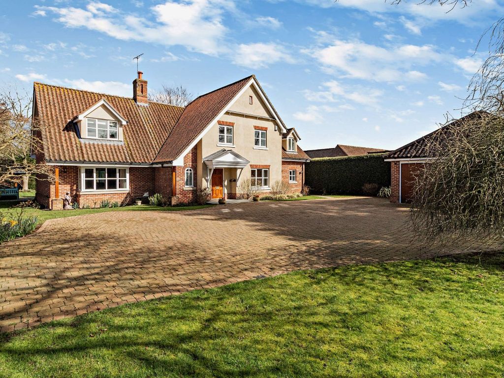 4 bed detached house for sale in Lynch Green, Hethersett, Norwich