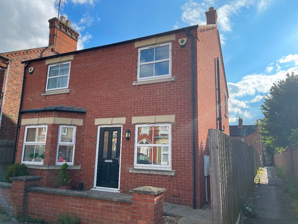 3 bed semidetached house to rent in Alexandra Road, Wisbech PE13, £800