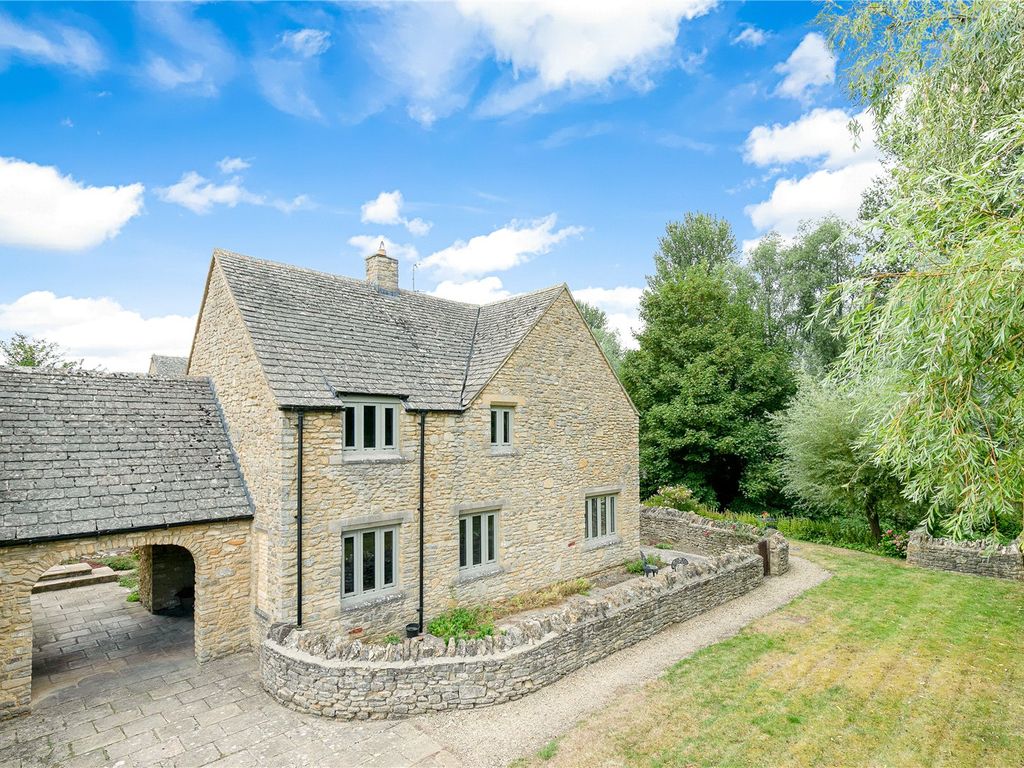 3 bed terraced house for sale in Chapmans Piece, Burford, Oxfordshire OX18 Zoopla