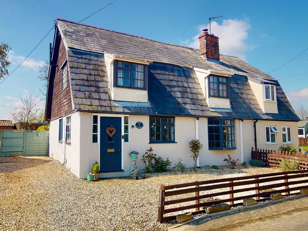 3 bed semidetached house for sale in Langley Green, Colchester CO5