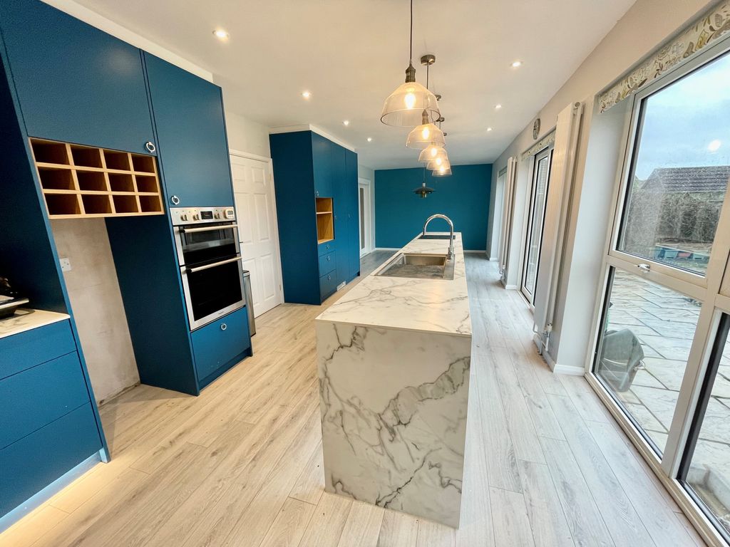 5 bed detached house for sale in Links Road, Gorleston, Great Yarmouth