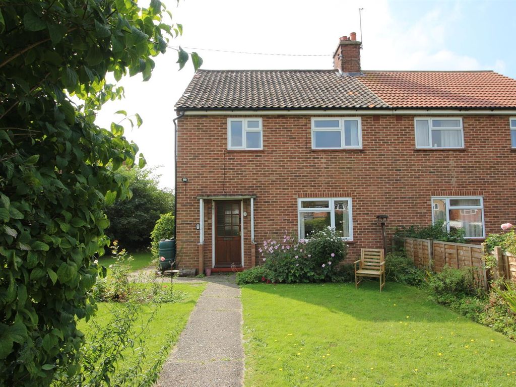 3 bed semidetached house for sale in The Avenue, Halesworth IP19, £