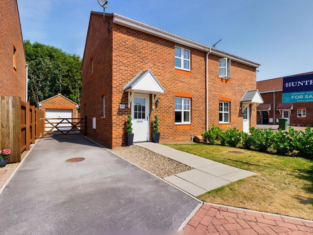 3 bed semidetached house for sale in Farndale Road, Bridlington