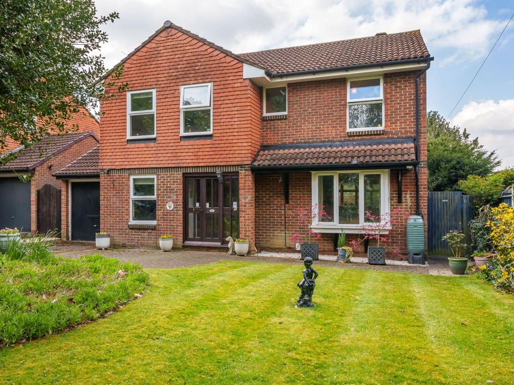 4 bed detached house for sale in Grafton Close, Worcester Park KT4 Zoopla