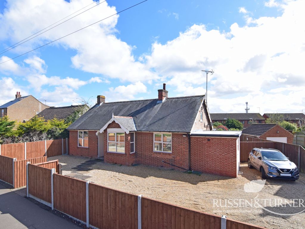 3 bed bungalow for sale in Wootton Road, South Wootton, King's Lynn