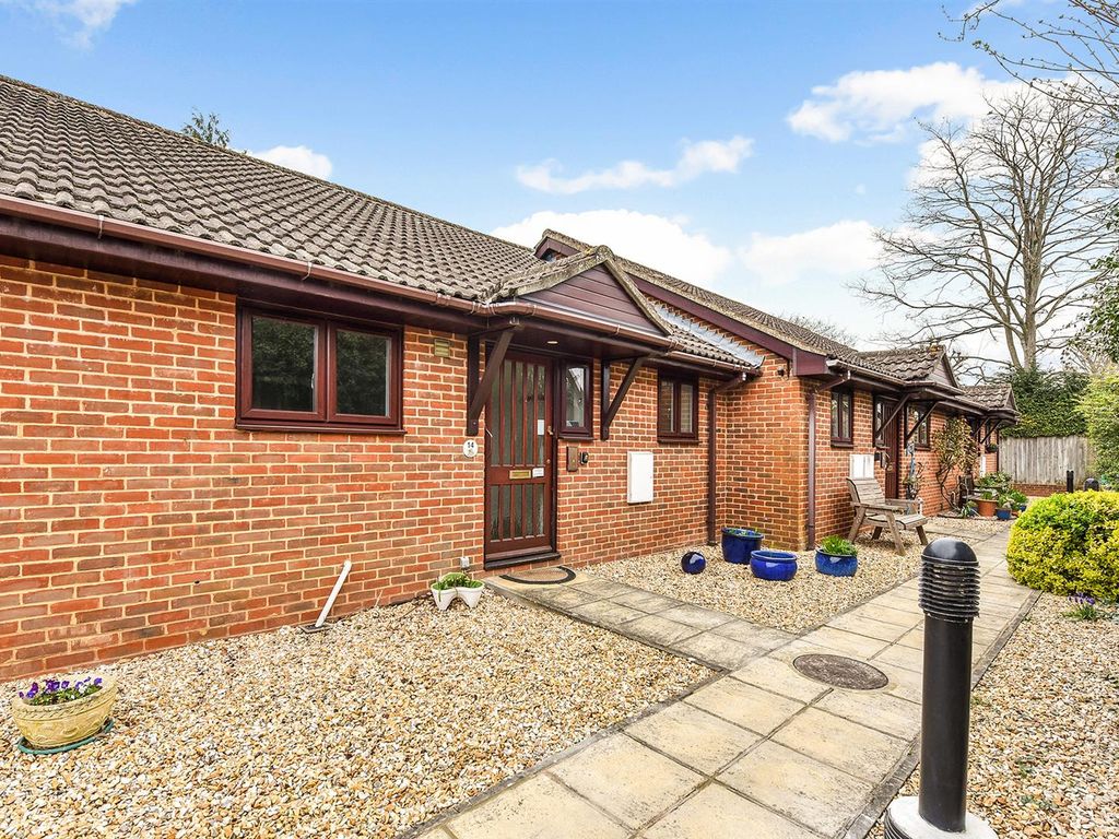 2 bed bungalow for sale in Ashlawn Gardens, Winchester Road, Andover