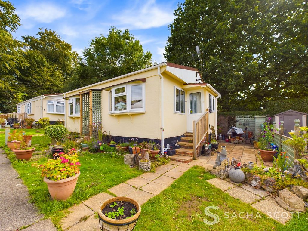 2 bed mobile/park home for sale in Boxhill Road, Tadworth KT20, £