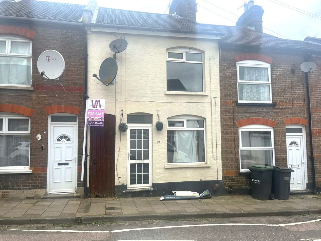 2 bed terraced house to rent in Ashton Road, Luton LU1, £1,150 pcm Zoopla