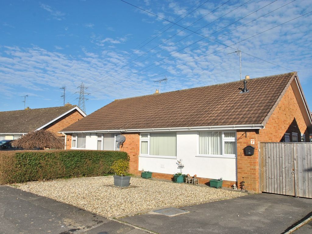 2 bed bungalow for sale in Stanwick Crescent, Cheltenham GL51 Zoopla
