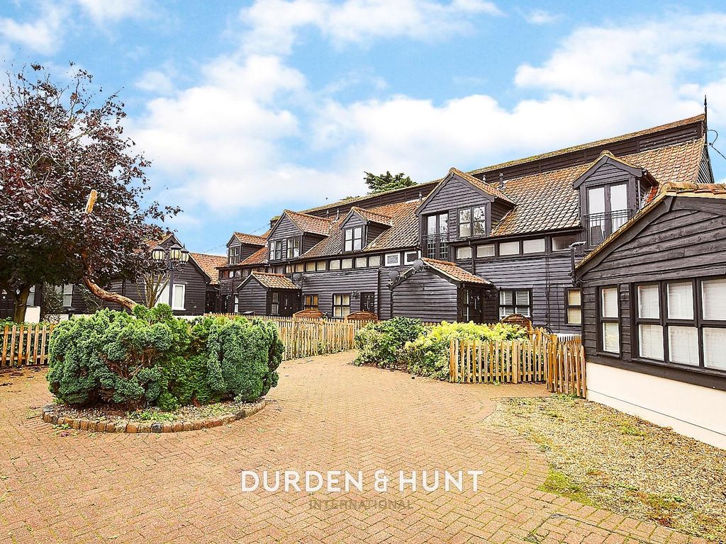 1 bed cottage to rent in Little Dytchleys Mews, Pilgrims Hatch CM14, £1,200 pcm Zoopla