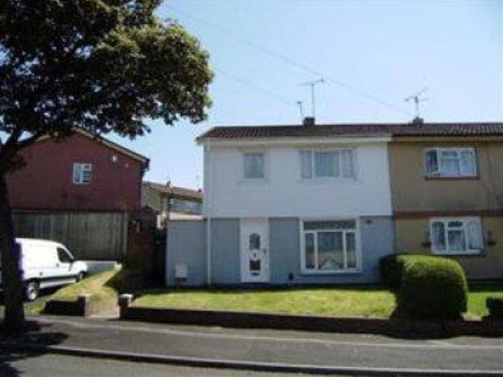 3 bed semidetached house to rent in Durham Drive, West Bromwich B71, £