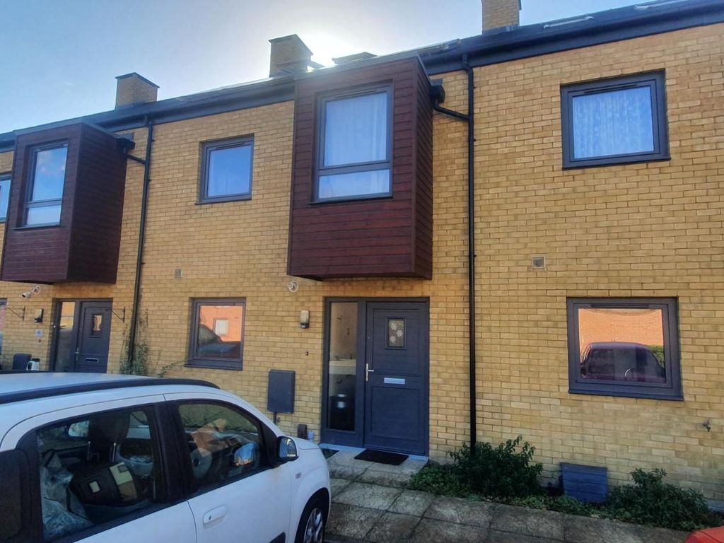 Lawrence Grove, Uxbridge UB10  