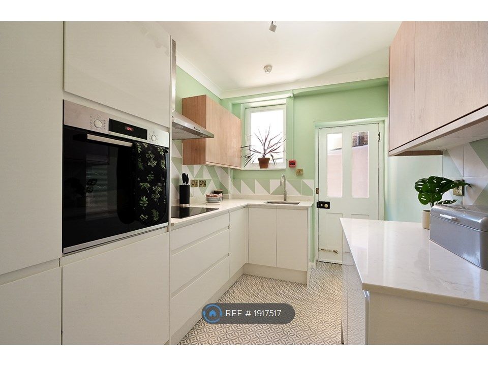 1 bed flat to rent in Beaconsfield Villas, Brighton BN1, £1,900 pcm