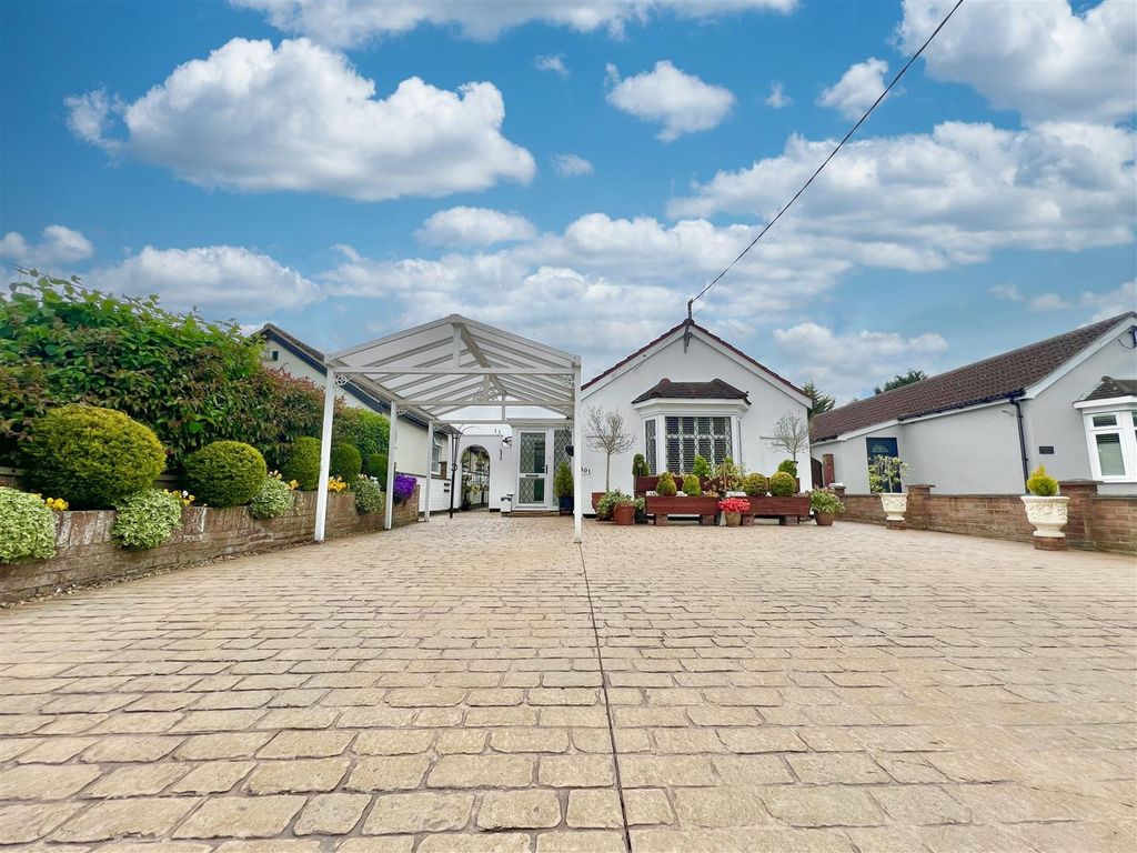 4 bed detached bungalow for sale in Main Road, Kesgrave, Ipswich IP5