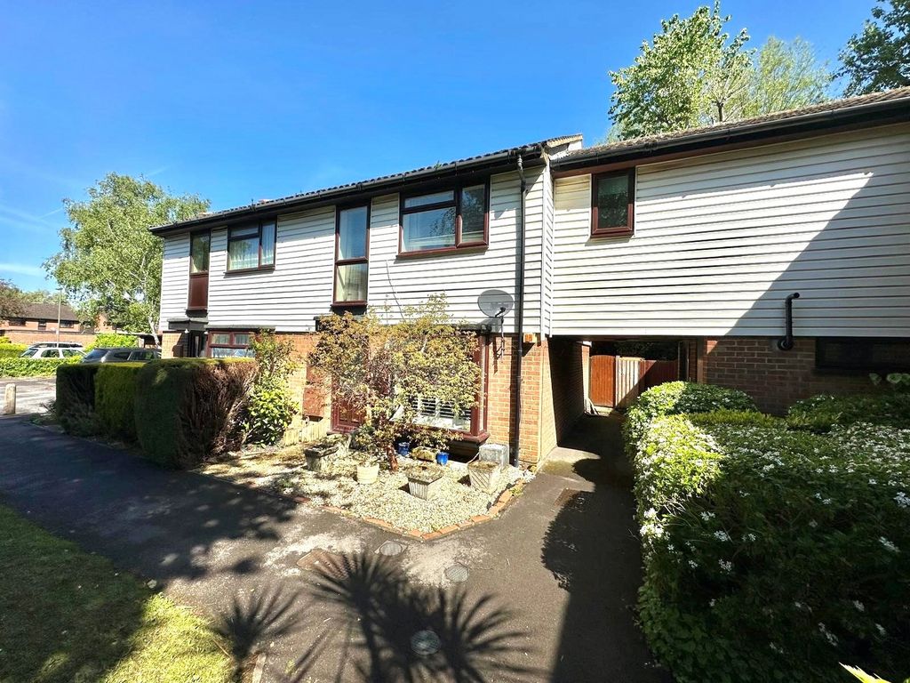 3 bed terraced house for sale in Avondale, Ash Vale, Surrey GU12, £