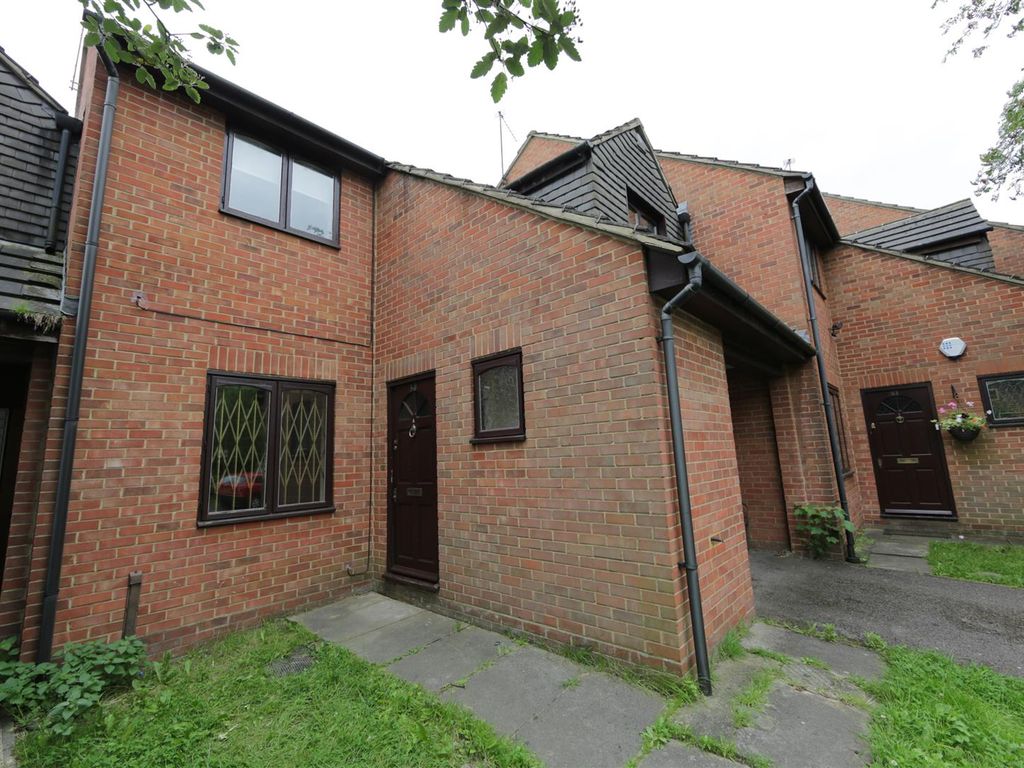 5 bed semidetached house to rent in Wheatley Close, Hendon, London NW4