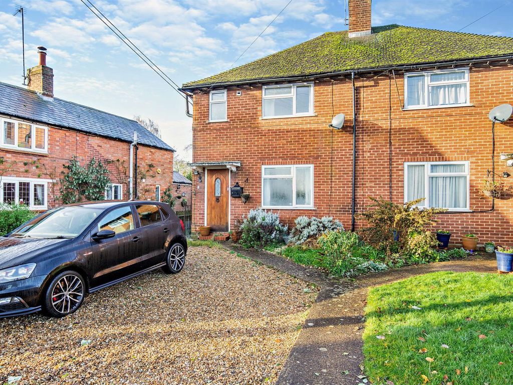 3 bed flat for sale in The Square, Preston Bissett, Buckingham MK18, £245,000 Zoopla