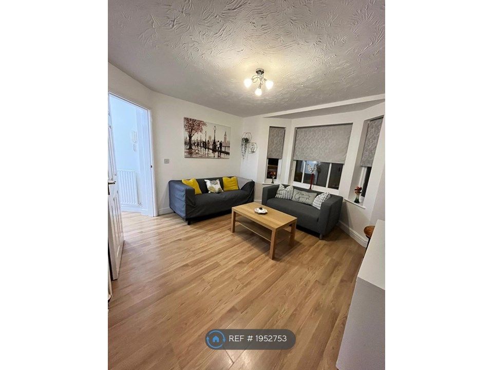 2 bed flat to rent in Holborn Crescent, Milton Keynes MK4, £1,350 pcm