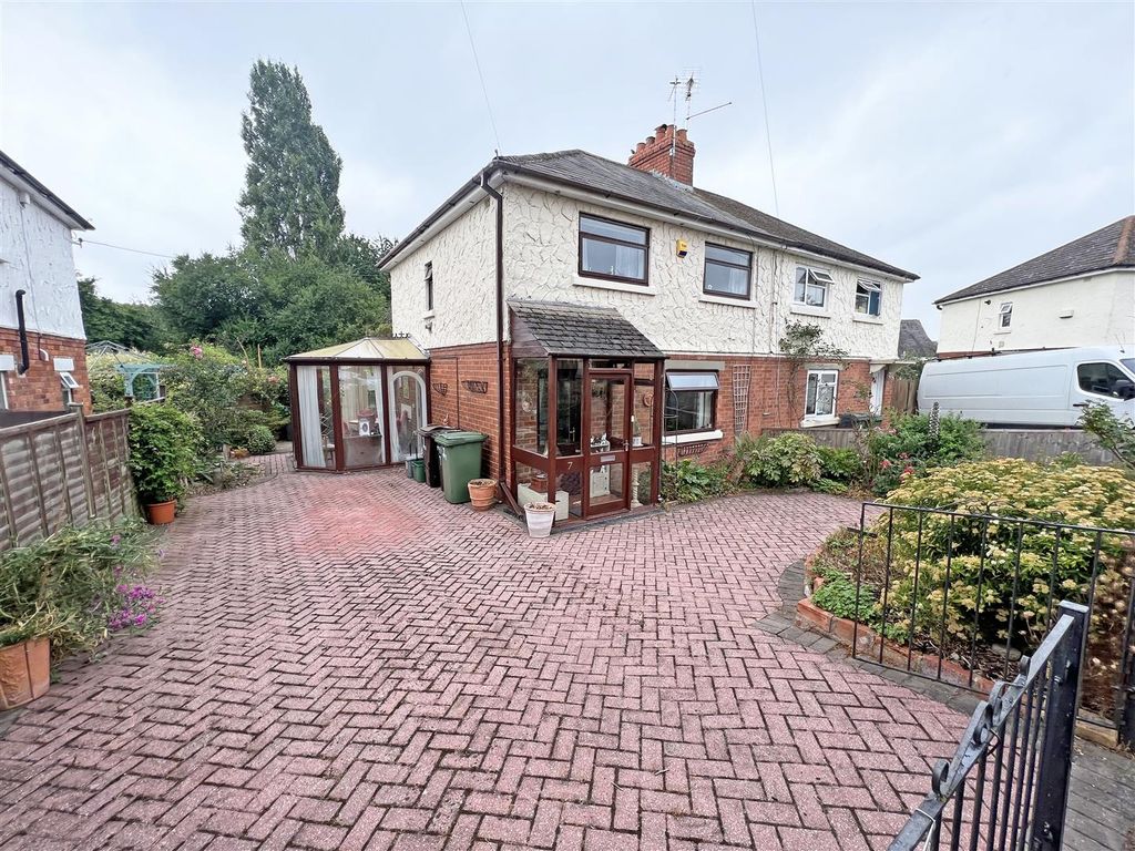3 bed semidetached house for sale in Moseley Crescent, Cashes Green