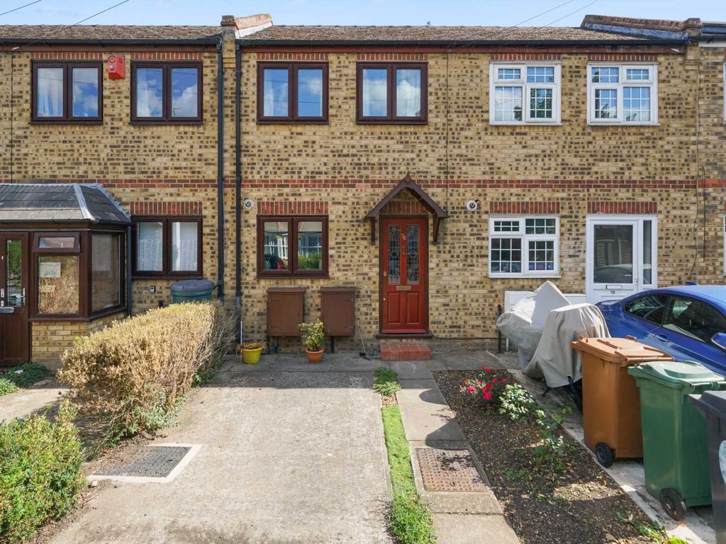 1 bed terraced house for sale in Thornhill Road, Leyton, London E10