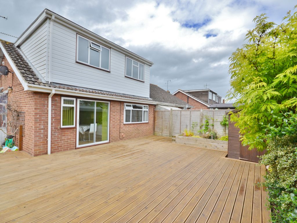 3 bed semidetached bungalow for sale in Warner Crescent, Didcot