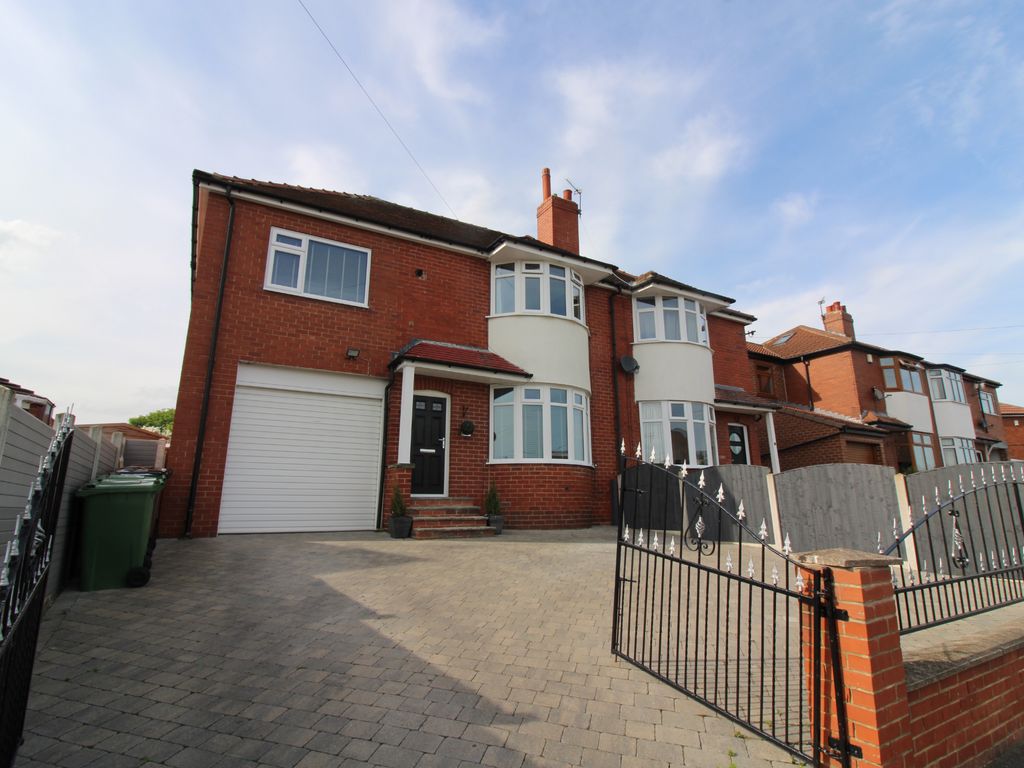 4 bed semidetached house for sale in Birch Road, Kippax, Leeds LS25