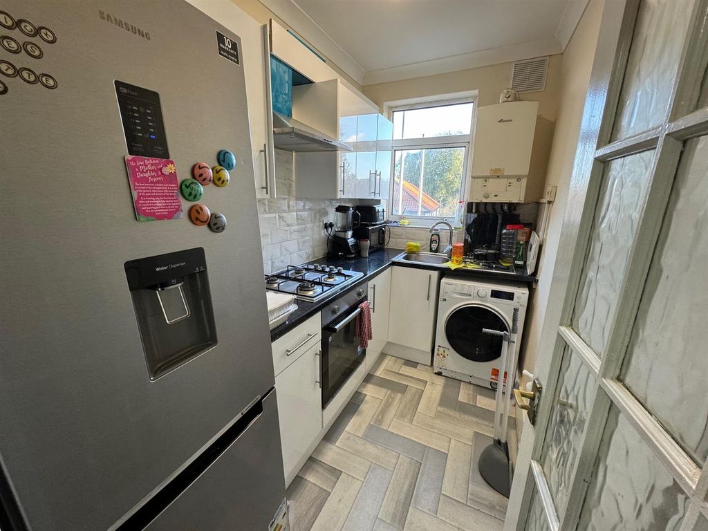 2 bed flat for sale in Silkstream Parade, Watling Avenue, Burnt Oak