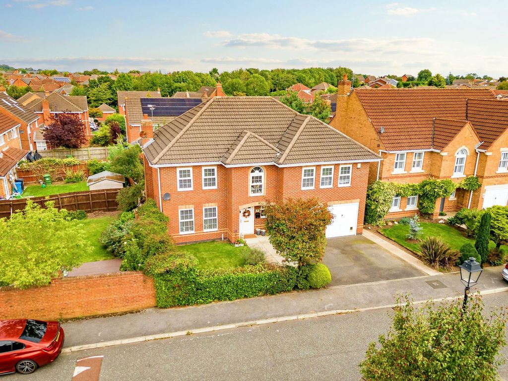 5 bed detached house for sale in Falkirk Avenue, Widnes WA8, £550,000