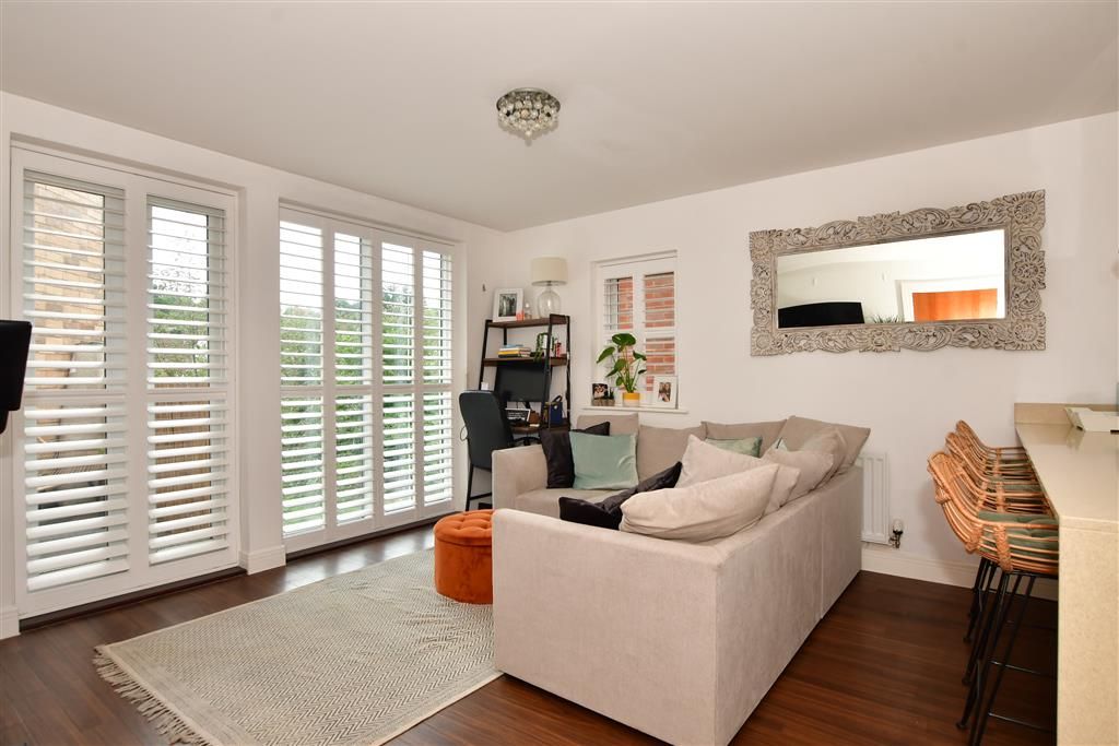 1 bed flat for sale in Church Hill, Loughton, Essex IG10, £241,000 Zoopla